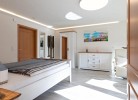 Blick von der Küche ins Wohnzimmer