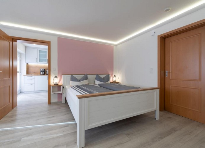 Blick vom Wohnzimmer zur Küche